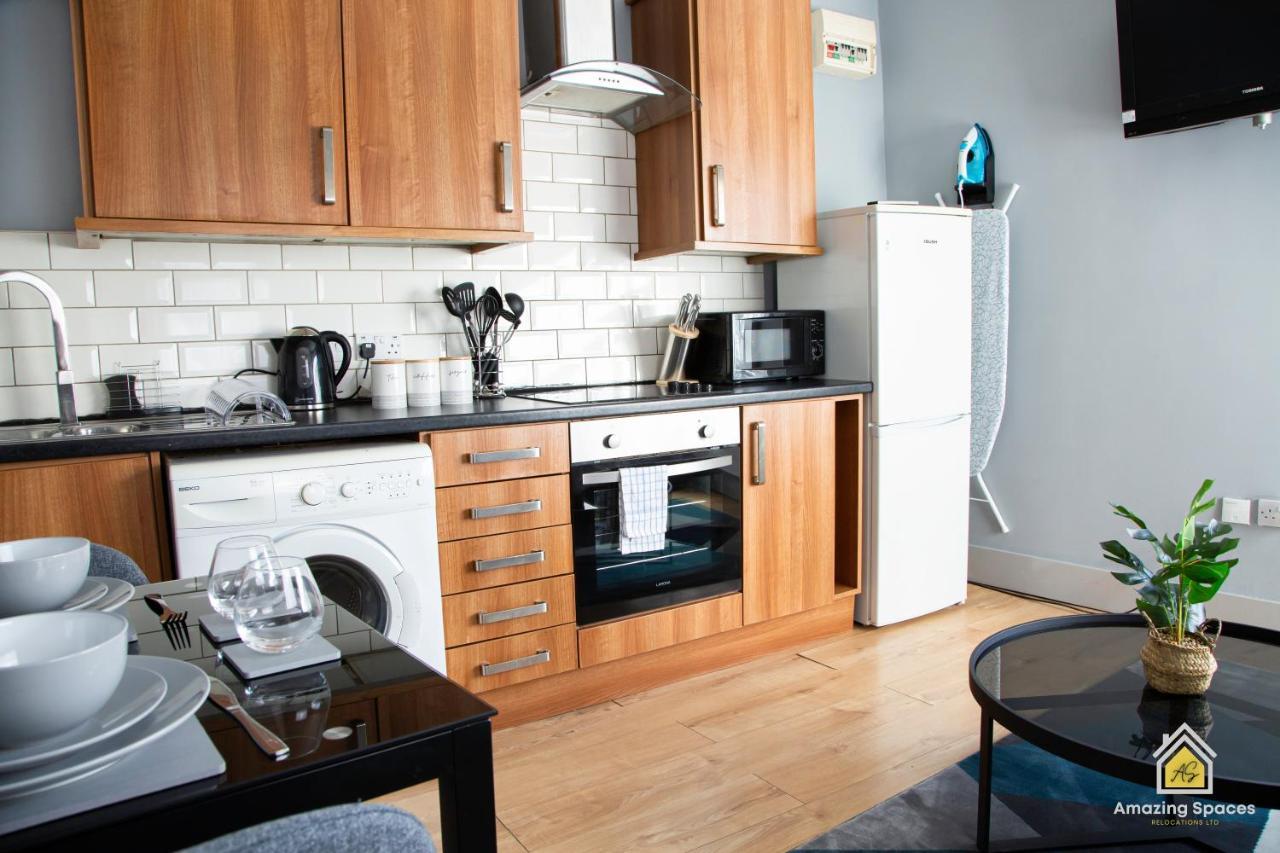 City Centre 2 Bed Flat Sleeps 3 For Work And Leisure With Free Wifi By Amazing Spaces Relocations Ltd Warrington Exterior photo