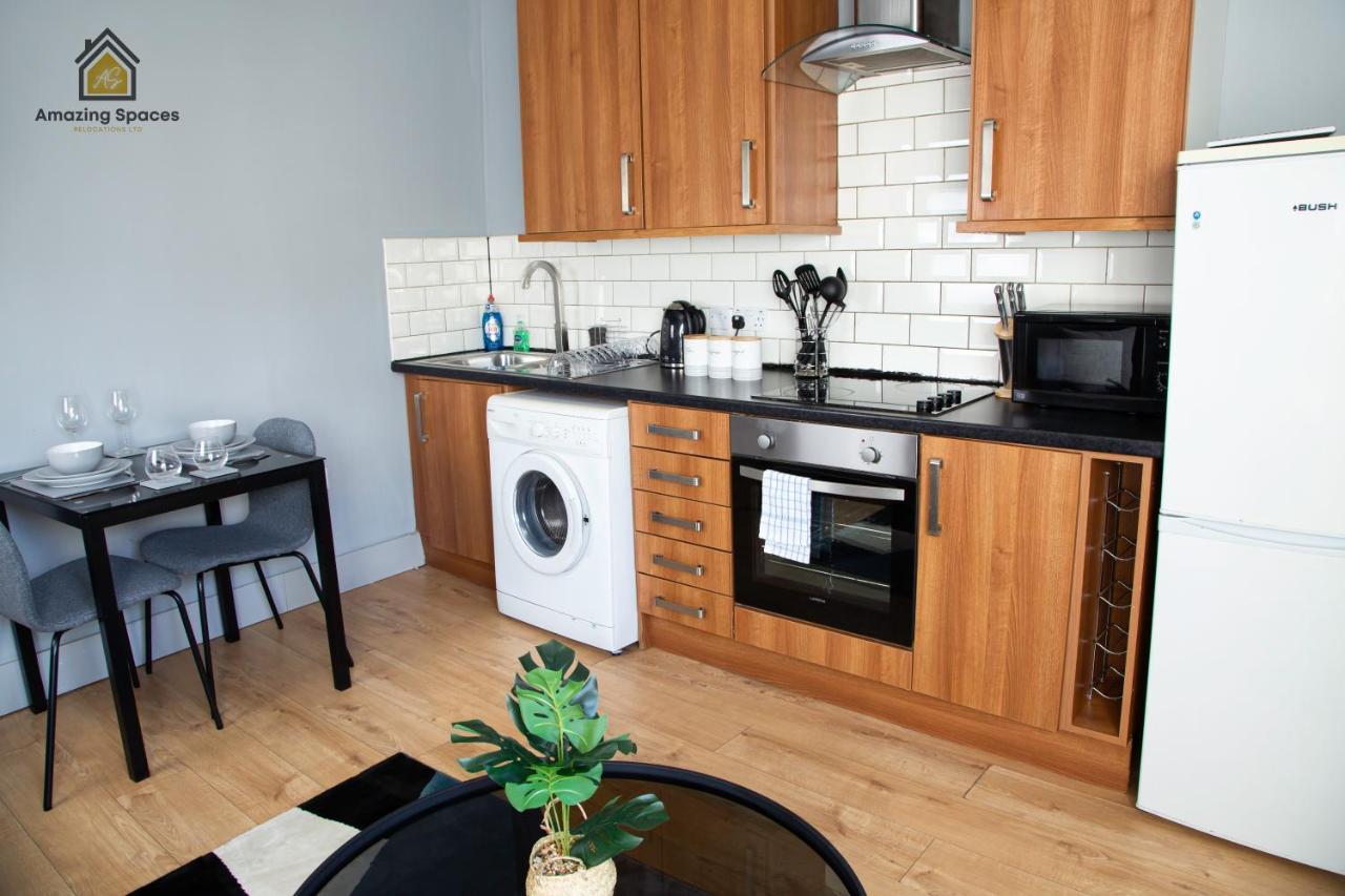 City Centre 2 Bed Flat Sleeps 3 For Work And Leisure With Free Wifi By Amazing Spaces Relocations Ltd Warrington Exterior photo