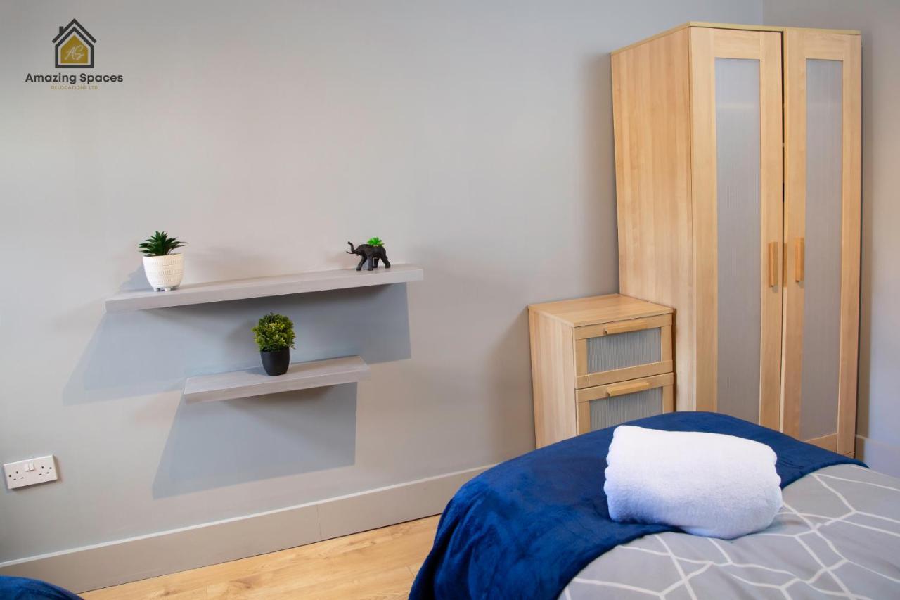 City Centre 2 Bed Flat Sleeps 3 For Work And Leisure With Free Wifi By Amazing Spaces Relocations Ltd Warrington Exterior photo