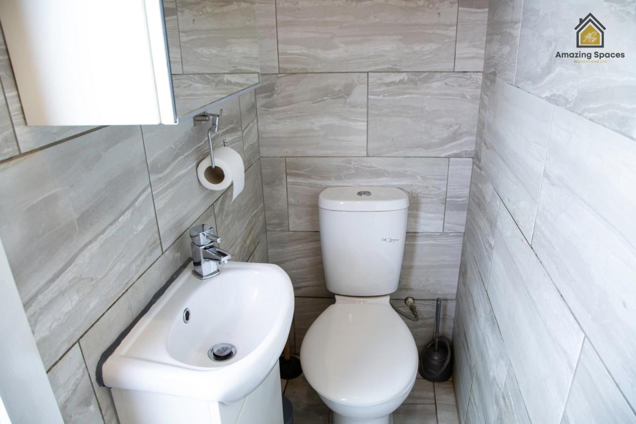 City Centre 2 Bed Flat Sleeps 3 For Work And Leisure With Free Wifi By Amazing Spaces Relocations Ltd Warrington Exterior photo