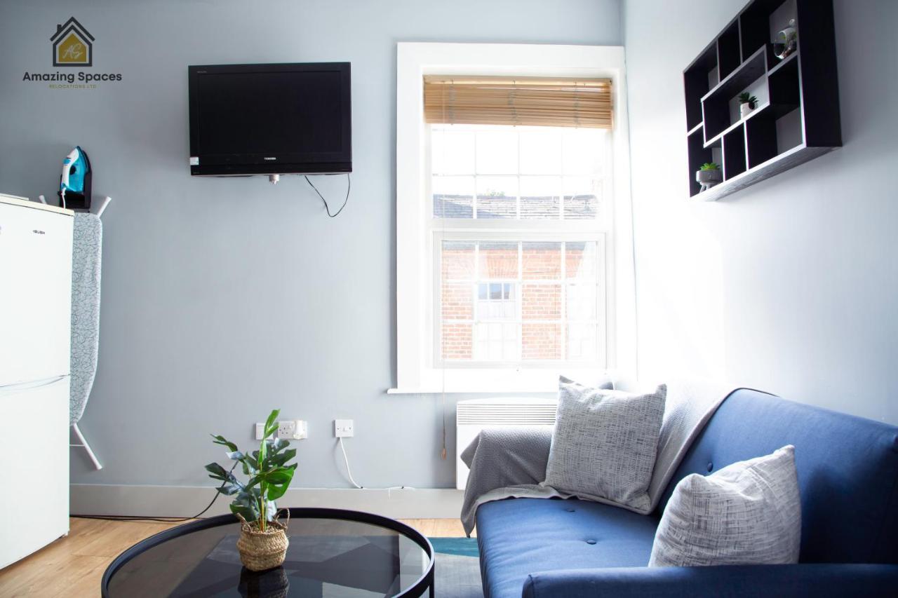 City Centre 2 Bed Flat Sleeps 3 For Work And Leisure With Free Wifi By Amazing Spaces Relocations Ltd Warrington Exterior photo